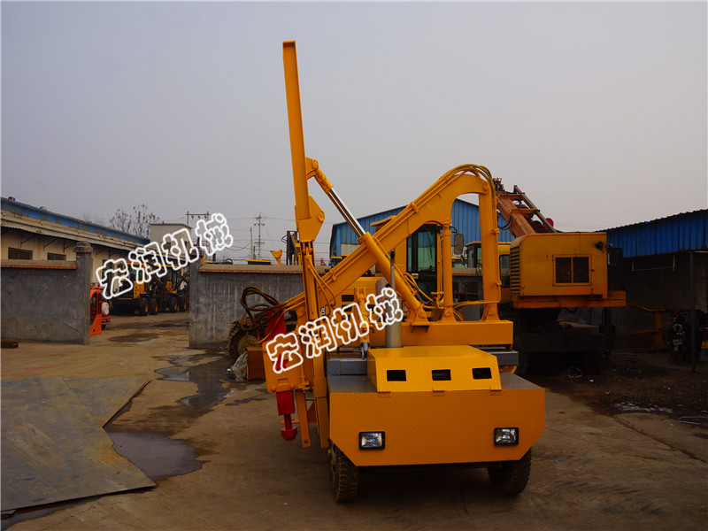 小四輪護(hù)欄壓樁機